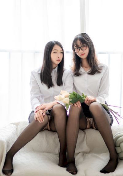 按着她的腰疯狂的撞击闷哼图_电影未删减版